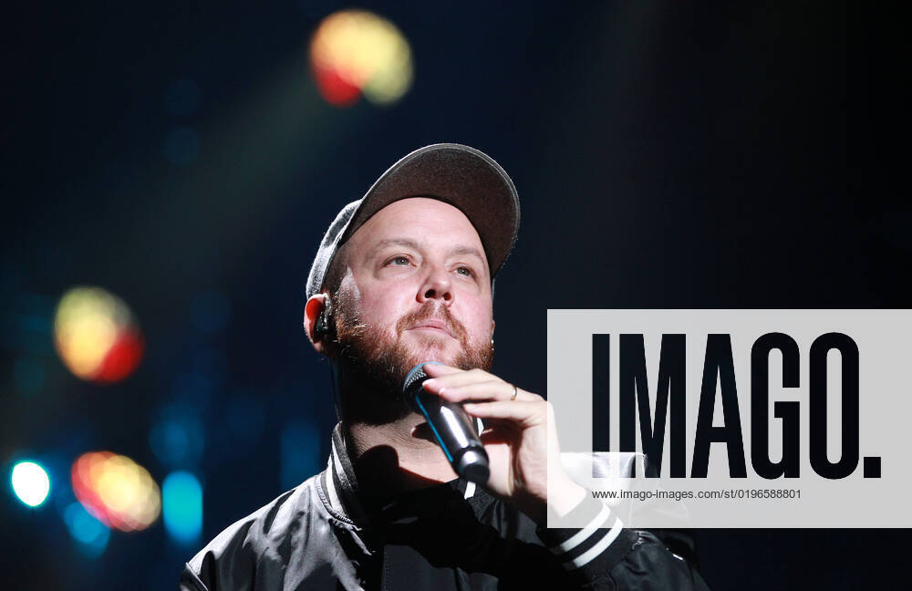 Night of the Proms 2022 13.12.2022, Erfurt, Messehalle, Night of the Proms 2022 Das Antwerp Philharmonic Orchestra und der Chor Fine Fleur unter Leitung der Dirigentin Alexandra Arrieche begleiten die Stars im Bild: Matt Simons