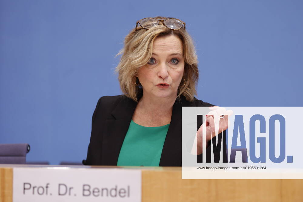 Prof. Dr. Petra Bendel, Vorsitzende des Sachverständigenrat für Integration und Migration (SVR) , Deutschland, Berlin, Bundespressekonferenz, Thema: Ergebnisse des SVR-Integrationsbarometers 2022