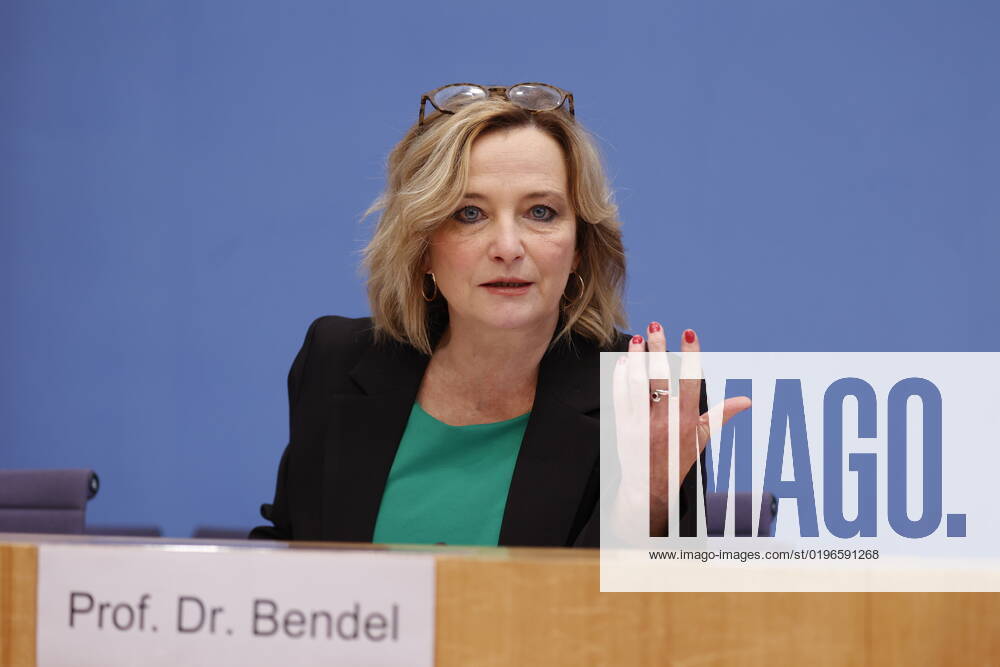 Prof. Dr. Petra Bendel, Vorsitzende des Sachverständigenrat für Integration und Migration (SVR) , Deutschland, Berlin, Bundespressekonferenz, Thema: Ergebnisse des SVR-Integrationsbarometers 2022