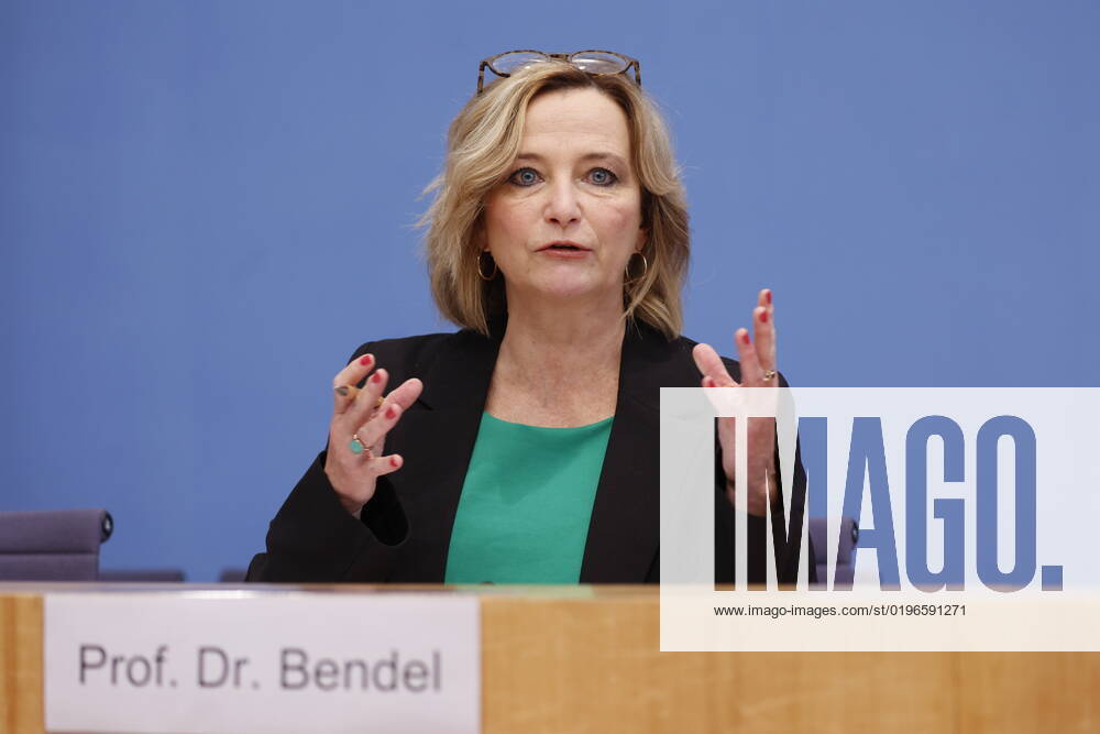 Prof. Dr. Petra Bendel, Vorsitzende des Sachverständigenrat für Integration und Migration (SVR) , Deutschland, Berlin, Bundespressekonferenz, Thema: Ergebnisse des SVR-Integrationsbarometers 2022