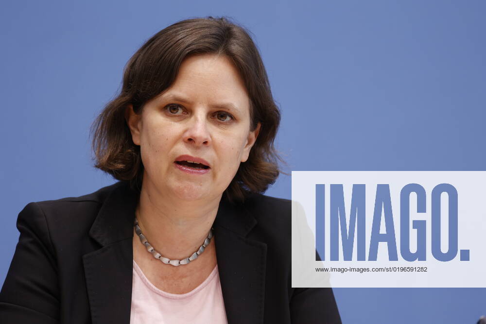 Staatssekretärin Juliane Seifert, BMI, Deutschland, Berlin, Bundespressekonferenz, Thema: Ergebnisse des SVR-Integrationsbarometers 2022