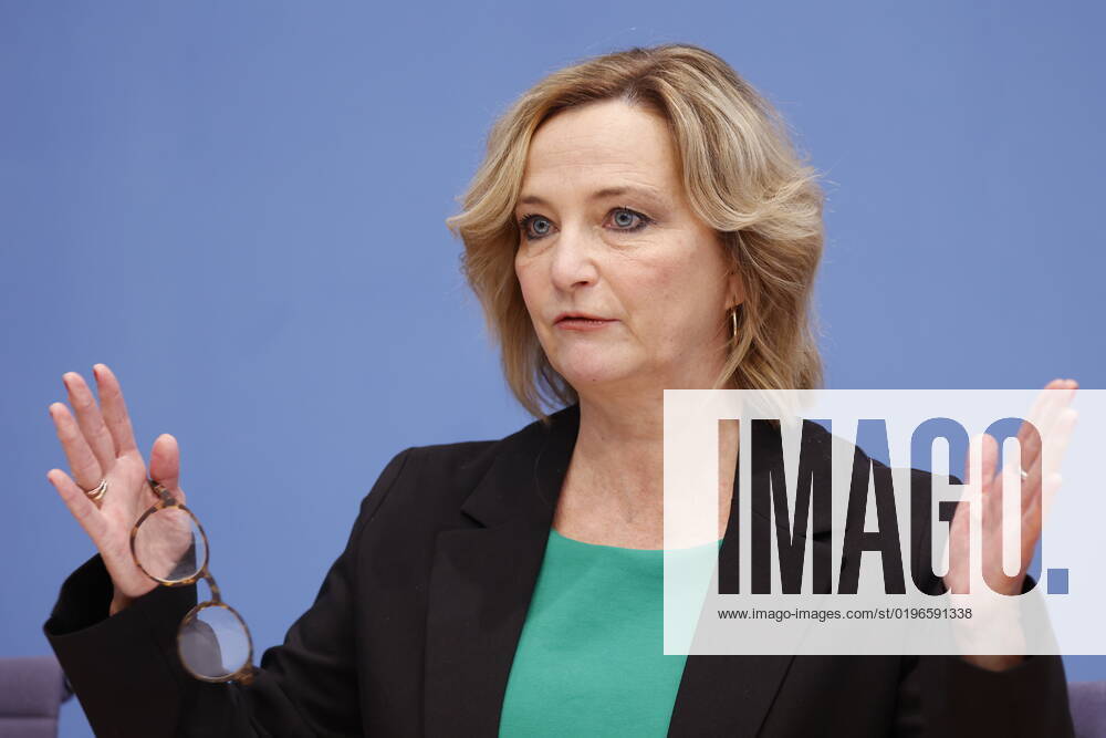 Prof. Dr. Petra Bendel, Vorsitzende des Sachverständigenrat für Integration und Migration (SVR) , Deutschland, Berlin, Bundespressekonferenz, Thema: Ergebnisse des SVR-Integrationsbarometers 2022