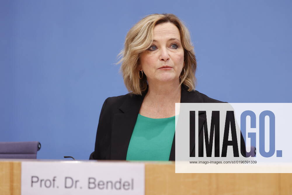 Prof. Dr. Petra Bendel, Vorsitzende des Sachverständigenrat für Integration und Migration (SVR) , Deutschland, Berlin, Bundespressekonferenz, Thema: Ergebnisse des SVR-Integrationsbarometers 2022