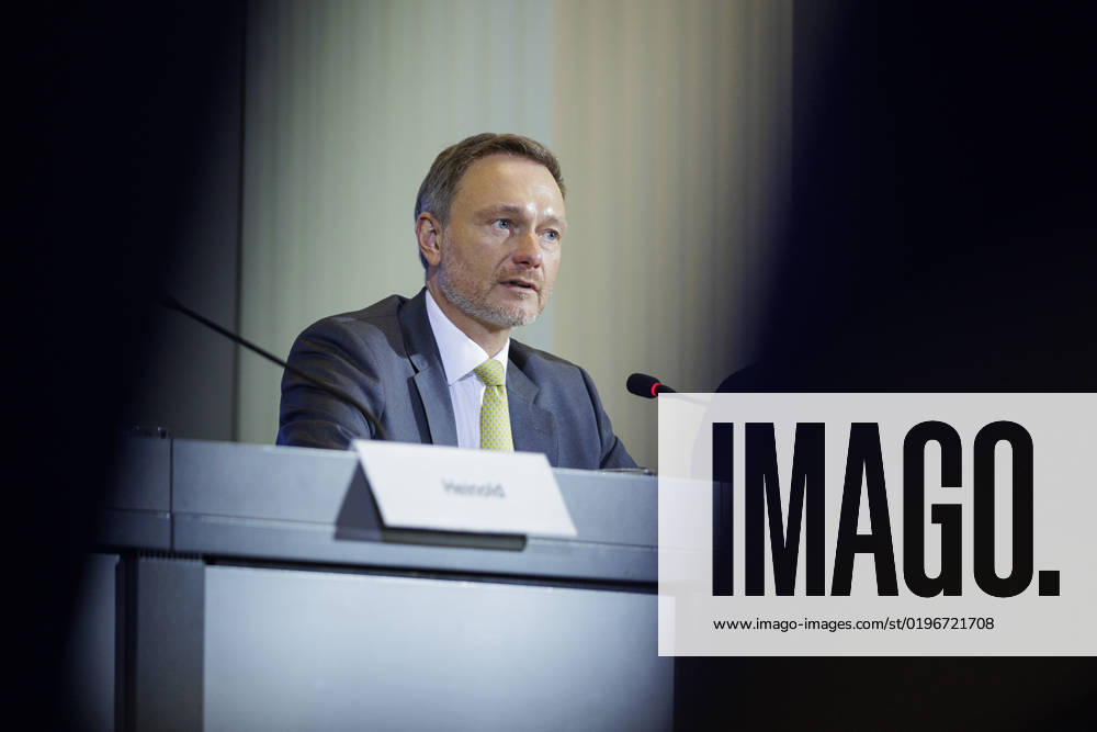 Christian Lindner (FDP), Bundesminister der Finanzen, aufgenommen im Rahmen einer Pressekonferenz des Stabilitaetsrats im Erzberger-Saal im BMF in Berlin, 16.12.2022. Berlin Deutschland