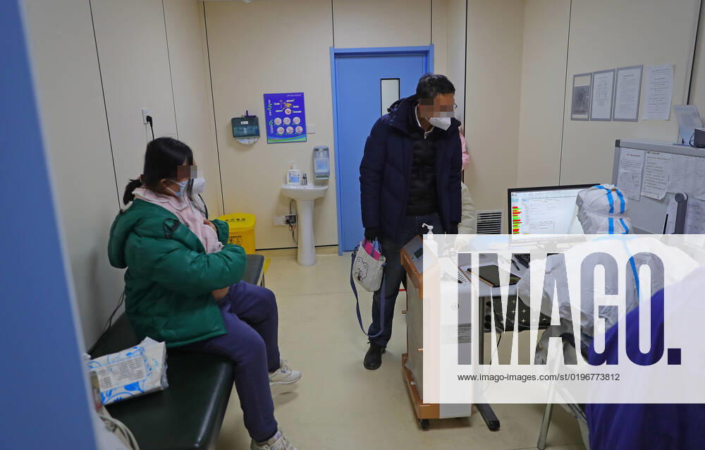 (221217) -- SHENYANG, Dec. 17, 2022 -- A pregnant woman is seen at a fever clinic at Shengjing Hospital of China Medical University in Shenyang, northeast China s Liaoning Province, Dec. 15, 2022. China is continuing its optimization of COVID-19 epidemic prevention and control measures as it shifts the focus of its response strategy from curbing new infections to preventing and treating severe cases. The fever clinic of the hospital is trying its best to ensure the treatment of patients with acute and severe symptoms. ) CHINA-LIAONING-SHENYANG-FEVER CLINIC (CN) YangxQing