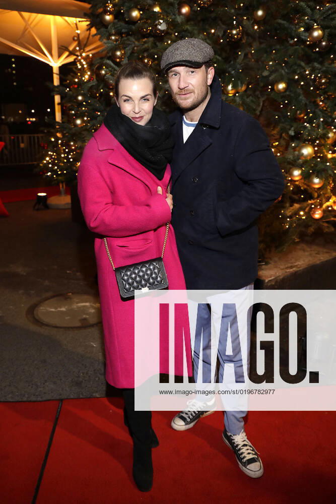 Annika Lau und ihr Ehemann Frederick Lau bei der Roncalli Weihnachtscircus Premiere am 17.12.2022 in Berlin Roncalli Weihnachtscircus Premiere in Berlin