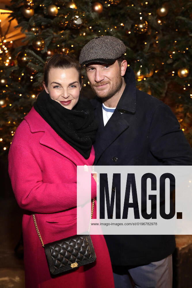 Annika Lau und ihr Ehemann Frederick Lau bei der Roncalli Weihnachtscircus Premiere am 17.12.2022 in Berlin Roncalli Weihnachtscircus Premiere in Berlin