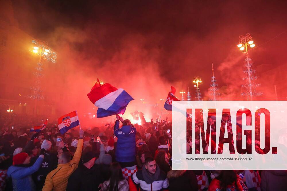 (221218) -- ZAGREB, Dec. 18, 2022 -- Croatian football fans celebrate at Ban Jelacic Square in Zagreb, Croatia, Dec. 17, 2022. Croatia beat Marocco and won the third place at the Qatar World Cup on Saturday. ( PIXSELL via Xinhua) (SP)CROATIA-ZAGREB-FOOTBALL-FIFA WORLD CUP-FANS SanjinxStrukic