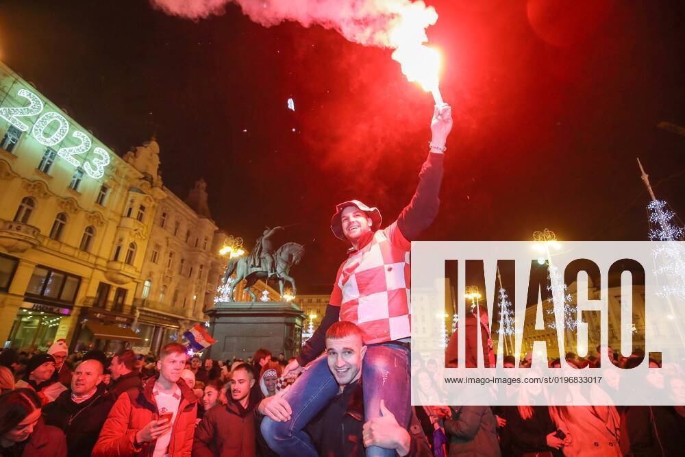 (221218) -- ZAGREB, Dec. 18, 2022 -- Croatian football fans celebrate at Ban Jelacic Square in Zagreb, Croatia, Dec. 17, 2022. Croatia beat Marocco and won the third place at the Qatar World Cup on Saturday. ( PIXSELL via Xinhua) (SP)CROATIA-ZAGREB-FOOTBALL-FIFA WORLD CUP-FANS SanjinxStrukic