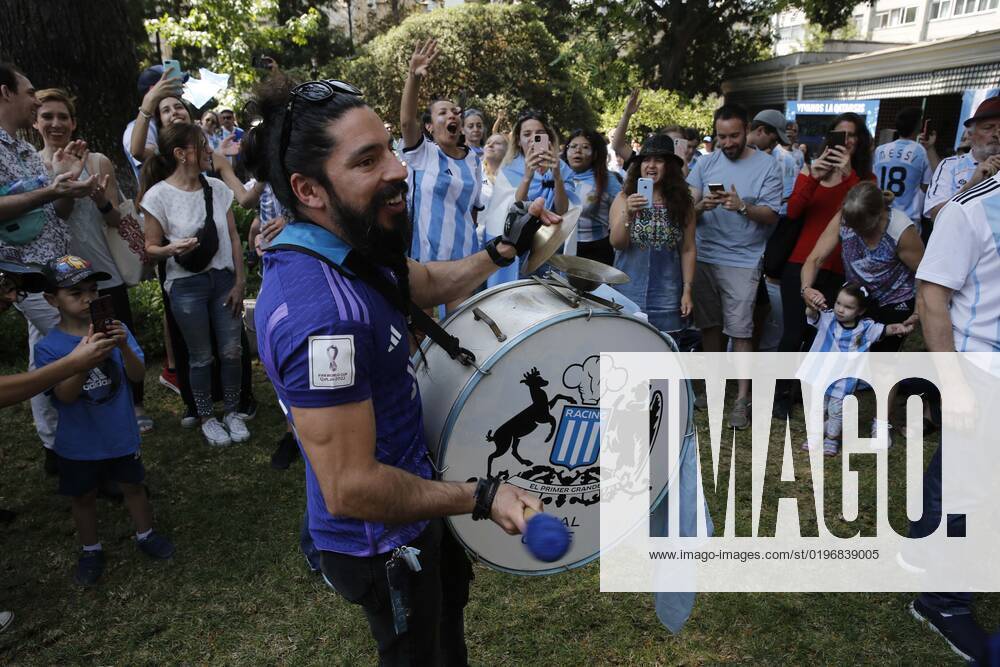 Santiago, December 18, 202 Argentines celebrate Qatar World Cup final in Argentine embassy in Chile Celebrate goals Argentines Juan Eduardo Lopez Aton Chile, Santiago Chile Aton 666157