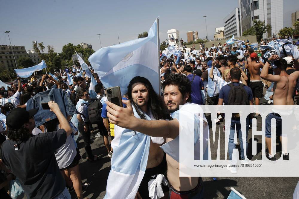Argentines celebrate Qatars world soccer championship in Plaza Italia, won by their team at the Argentine embassy in Chile Suffering and maximum joy Juan Eduardo Lopez Aton Chile, Santiago Chile Aton 666315
