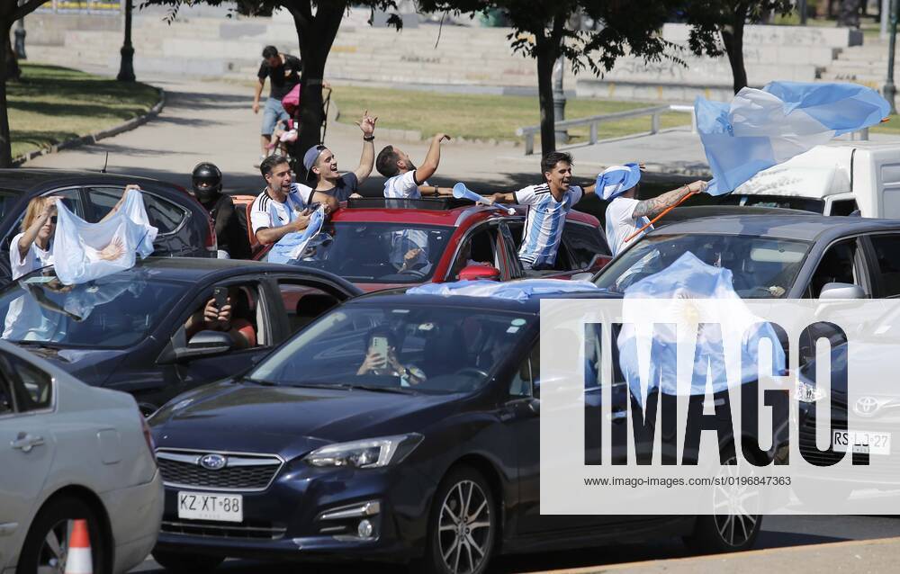 Argentines celebrate Qatars world soccer championship in Plaza Italia, won by their team at the Argentine embassy in Chile Suffering and maximum joy Juan Eduardo Lopez Aton Chile, Santiago Chile Aton 666345