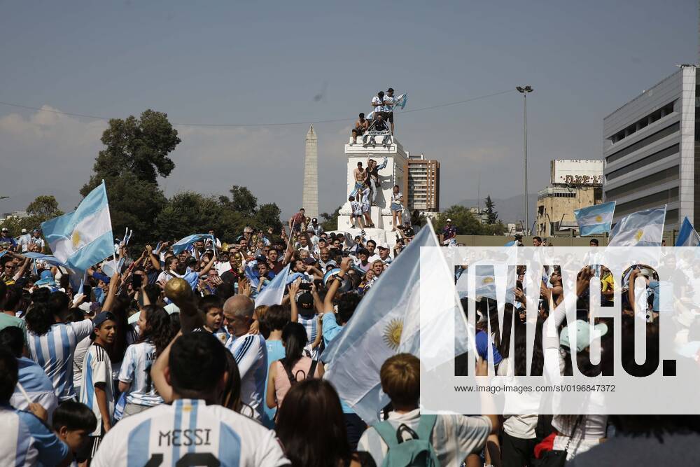 Argentines celebrate Qatars world soccer championship in Plaza Italia, won by their team at the Argentine embassy in Chile Suffering and maximum joy Juan Eduardo Lopez Aton Chile, Santiago Chile Aton 666353