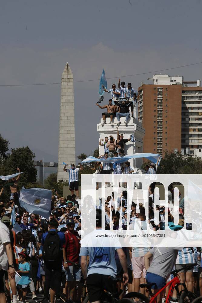 Argentines celebrate Qatars world soccer championship in Plaza Italia, won by their team at the Argentine embassy in Chile Suffering and maximum joy Juan Eduardo Lopez Aton Chile, Santiago Chile Aton 666360