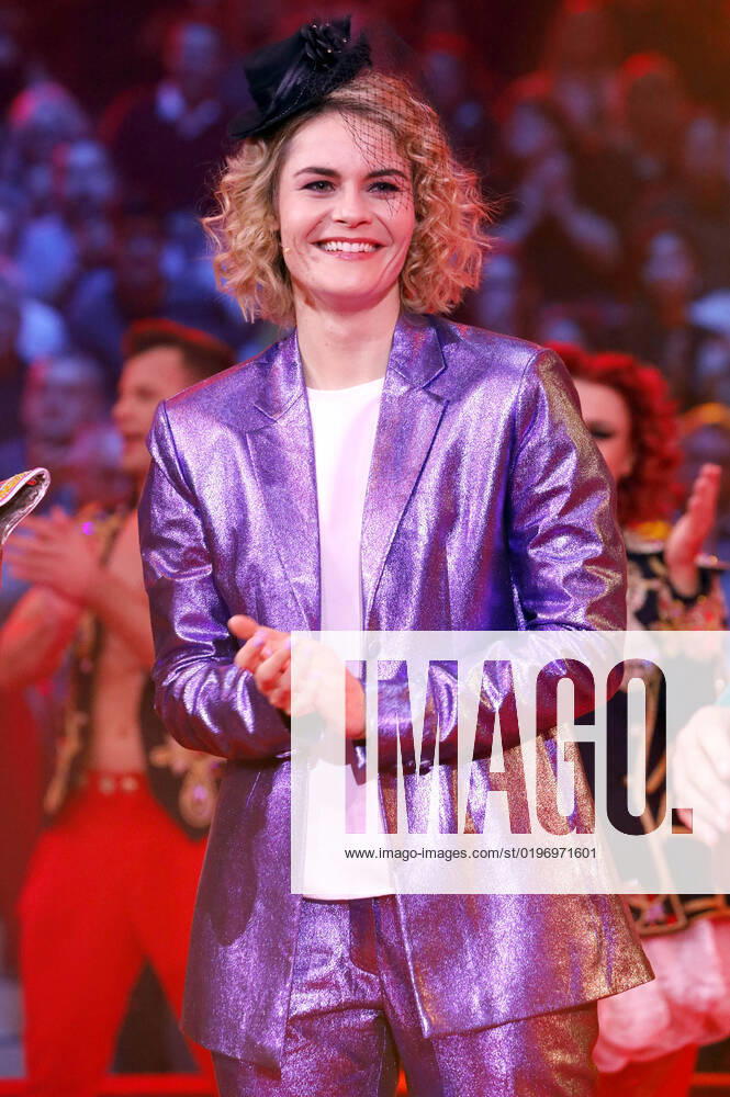 Hazel Brugger bei der Aufzeichnung der SAT.1-Sendung Stars in der Manege im Circus Krone Bau. München