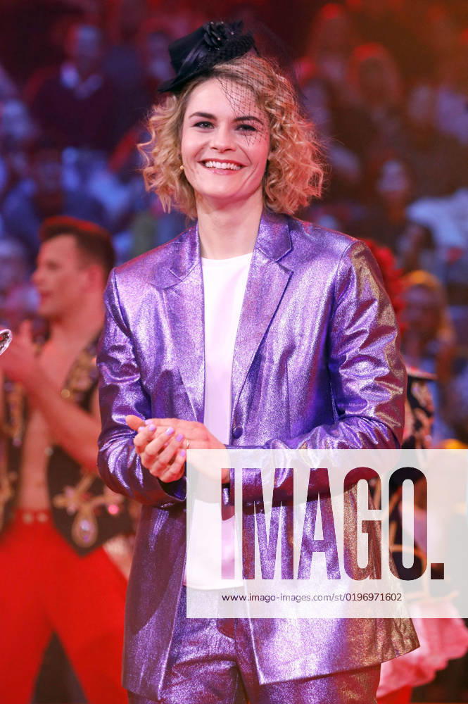 Hazel Brugger bei der Aufzeichnung der SAT.1-Sendung Stars in der Manege im Circus Krone Bau. München
