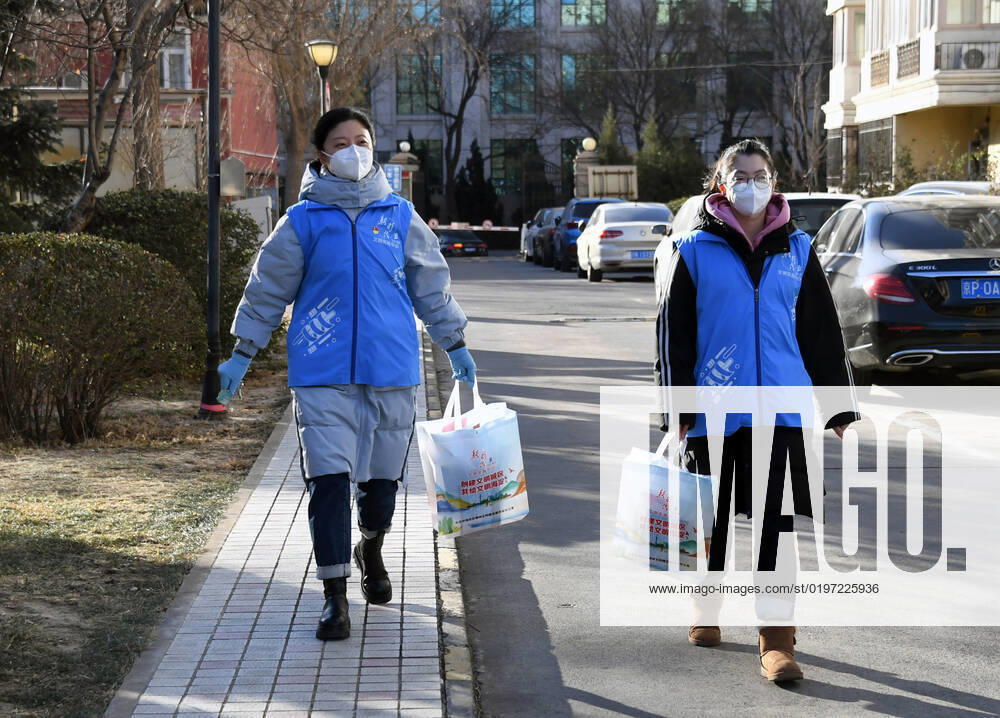 (221227) -- BEIJING, Dec. 27, 2022 -- Community workers deliver care packages to senior residents in a community in Yangfangdian Subdistrict of Haidian District in Beijing, capital of China, Dec. 27, 2022. In Yangfangdian Subdistrict, care packages including medicines and COVID-19 prevention materials have been offered for senior residents living alone and those with disabilities. Shared medical kits have also been provided for residents in case of emergency. ) CHINA-BEIJING-COVID-19 PREVENTION-CARE PACKAGES (CN) RenxChao