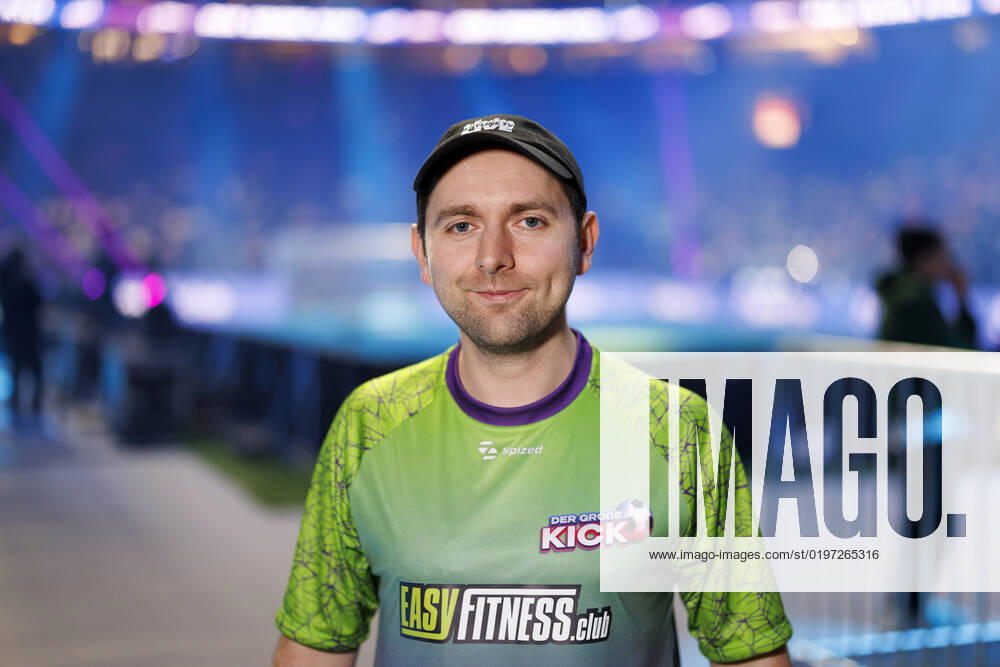 Twitch-Streamer Adam Wolke (Skyline TV) beim Joyn Live-Event Fußballtunier Der große Kick in der Lanxess-Arena. Köln, 29.12.2022 NRW Deutschland