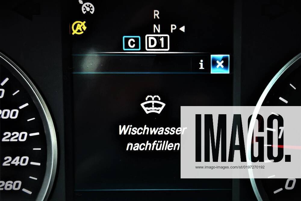 PKW Fahrzeug-Instrumente bzw Cockpit, Anzeige Wischwasser auffuellen im Bordcomputer