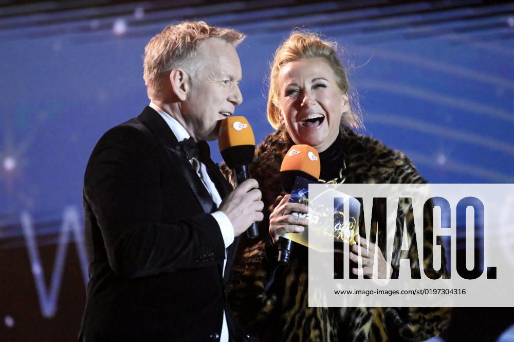 Johannes B. Kerner und Andrea Kiewel in der Silvestershow Celebrate at the Gate - Willkommen 2023 am Brandenburger Tor. Berlin