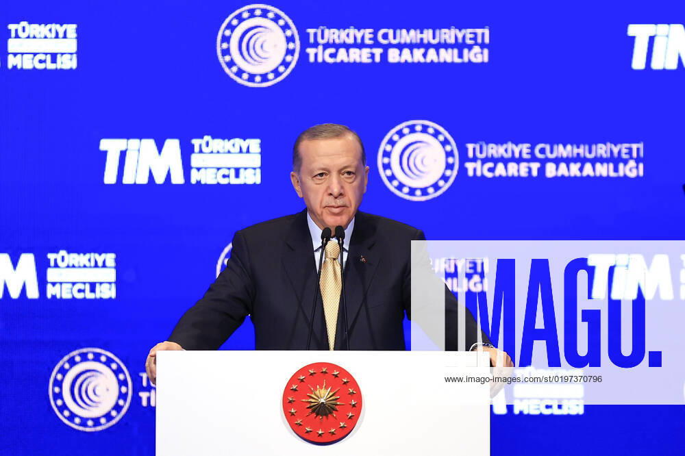 Türkei, Recep Tayyip Erdogan präsentiert Außenhandelszahlen für 2022 in Ankara Turkish President Recep Tayyip Erdogan participates in the Announcement of Foreign Trade Figures for the Year 2022 program in Ankara Turkish President Recep Tayyip Erdogan participates in the Announcement of Foreign Trade Figures for the Year 2022 program in Ankara on January 2, 2023. Photo by Turkish presidency apaimages Ankara Ankara Turkey 020123_ANKARA_TPO_00 (3)