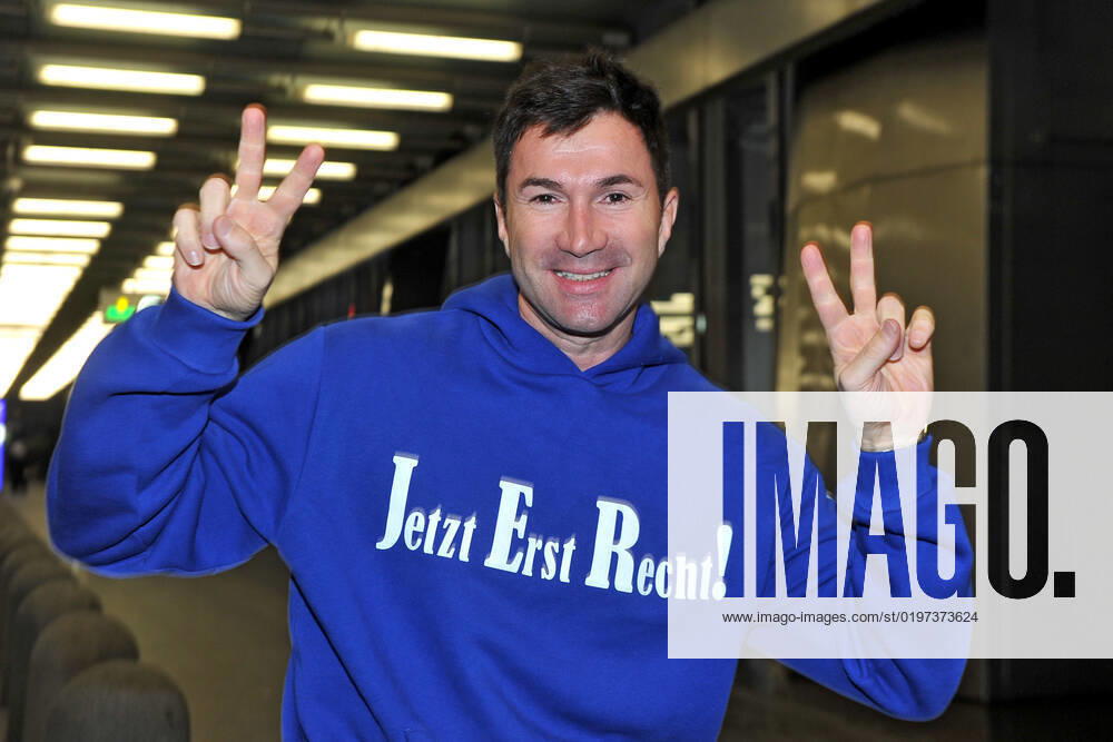 RTL - Dschungelcamp 2023. Lucas Cordalis anläßlich der Abreise der Kandidaten der RTL - Sendung Ich bin ein Star - holt mich hier raus zum Dschungel-Camp 2023 in Australien am 02.01.2023 auf dem Flughafen Frankfurt Main. 20230102MWI53838