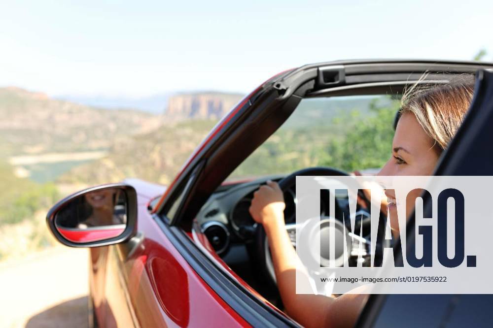 Driver enjoying of her convertible car, Driver enjoying of her convertible car looking at side, Driver enjoying of her convertible car looking at side model released, Symbolfoto , 26.09.2022,