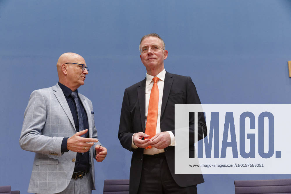 Städte- und Gemeindebund blickt auf 2023 2023-01-04, Deutschland, Berlin - Bundespressekonferenz: Der Deutsche Städte- und Gemeindebund (DStGB) blickt auf das Jahr 2022 zurück und gibt einen Ausblick auf 2023. Im Bild l. Uwe Brandl, Präsident des DStGB und Erster Bürgermeister der Stadt Abensberg, und Dr. Gerd Landsberg, Geschäftsführendes Präsidialmitglied des DStGB.