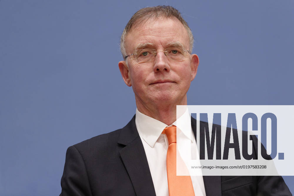Städte- und Gemeindebund blickt auf 2023 2023-01-04, Deutschland, Berlin - Bundespressekonferenz: Der Deutsche Städte- und Gemeindebund (DStGB) blickt auf das Jahr 2022 zurück und gibt einen Ausblick auf 2023. Im Bild Dr. Gerd Landsberg, Geschäftsführendes Präsidialmitglied des DStGB.