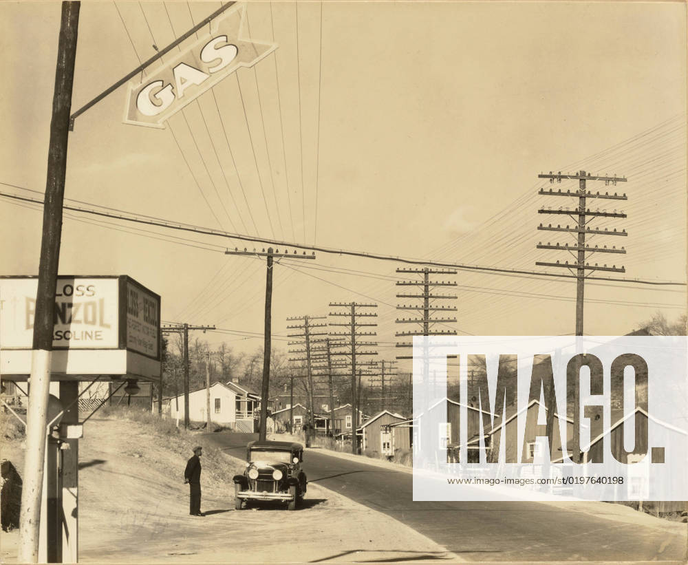 Roadside View, Alabama Coal Area Company Town. Walker Evans (American, 1903 - 1975)