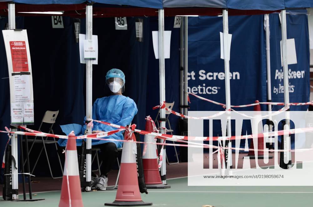 Medical staff awaiting for citizen inside the booth at Covid-Testing Station in the city centre.All Hong Kong citizens and foreigners are required to present Covid-19 Nucleic Acid Testing NEGATIVE 48 hours prior to departure in order to enter China Mainland via land port tomorrow, when Hong Kong-China boarder will be reopened for service after 3 years of closure.Jan-7,2023Hong Kong.ZUMA HONG KONG CHINA - ZUMAl137 20230107_zap_l137_001