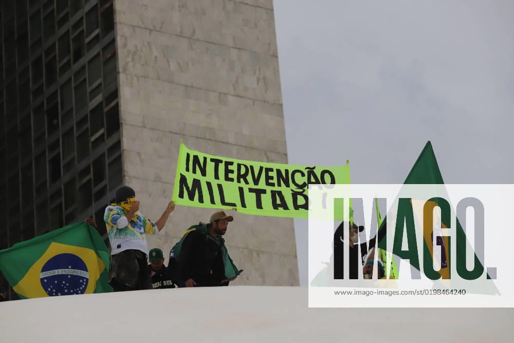 BRASÍLIA, DF - 08.01.2023: TERRORISMO ANTIDEMOCRÁTICO EM BRASÍLIA - This Sunday (8) Bolsonarista terrorists generate chaos in Brasilia in a coup attempt with the invasion of the STF, National Congress and Palacio do Planalto. x2317595x EduardoxFxSxLima