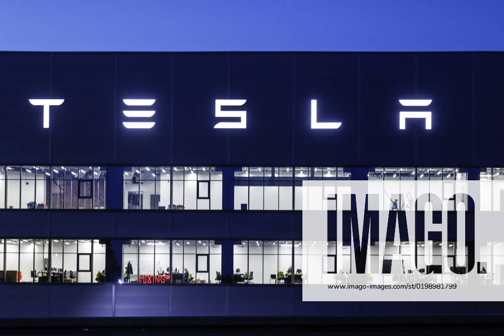 Tesla Giga Factory Gruenheide, 13.01.2023 - Batteriefabrik des US Elektroautobauers Tesla am Tesla Werksgelaende. Nach Preissenkungen in Asien reduziert der US-Autobauer Tesla auch in Europa die Preise fuer seine Elektro Fahrzeuge. Gruenheide Brandenburg Deutschland
