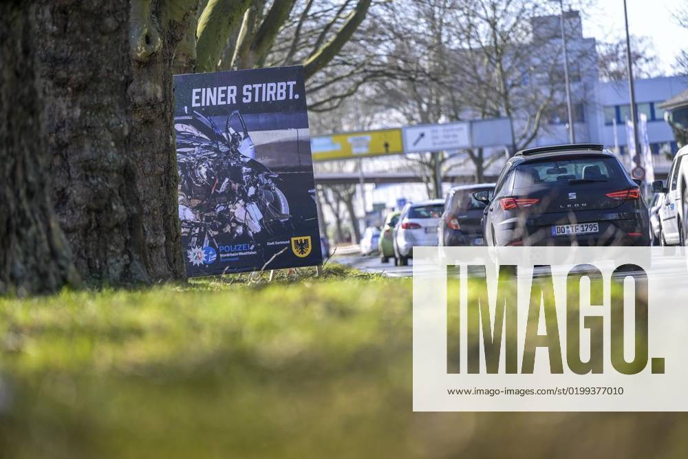 Plakate gegen Raser in Dortmund.