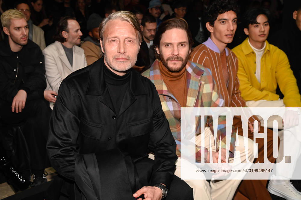 Mailand Fashion Week, Zegna Modenschau, Mads Mikkelsen und Daniel Brühl in der Front Row Milan, Men Fashion Week, Fall Winter 2023 2024 Zegna Front Row - Men s Fashion Fall Winter 2023 2024 Pictured: Mads Mikkelsen, Daniel Brühl