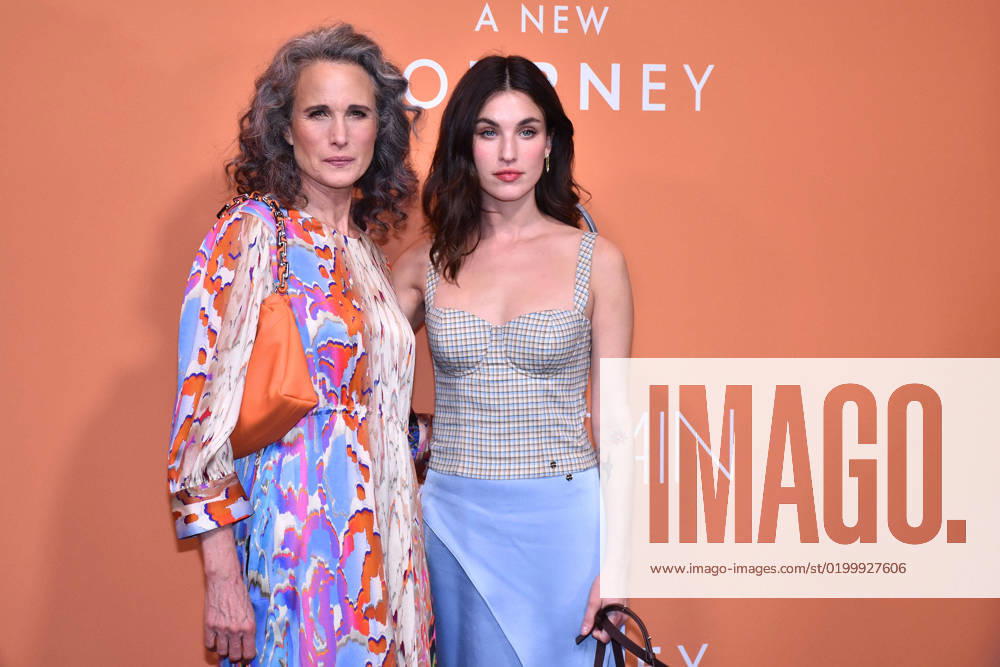 Andie MacDowell und ihre Tochter Rainey Qualley bei der Marc Cain Show am 18.01.2023 im Rahmen Fashion Week in Berlin Fashionweek Berlin 2023 - Marc Cain Show