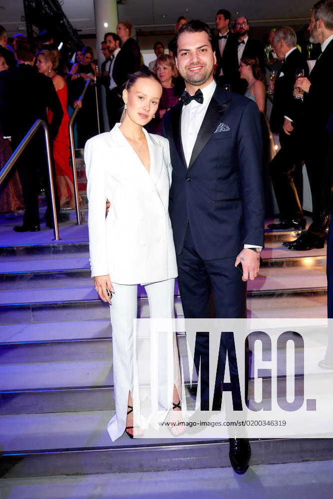 52. Ball des Sports Jimi Blue Ochsenknecht mit Freundin beim 52. Ball des Sports in der Festhalle in Frankfurt am Main.