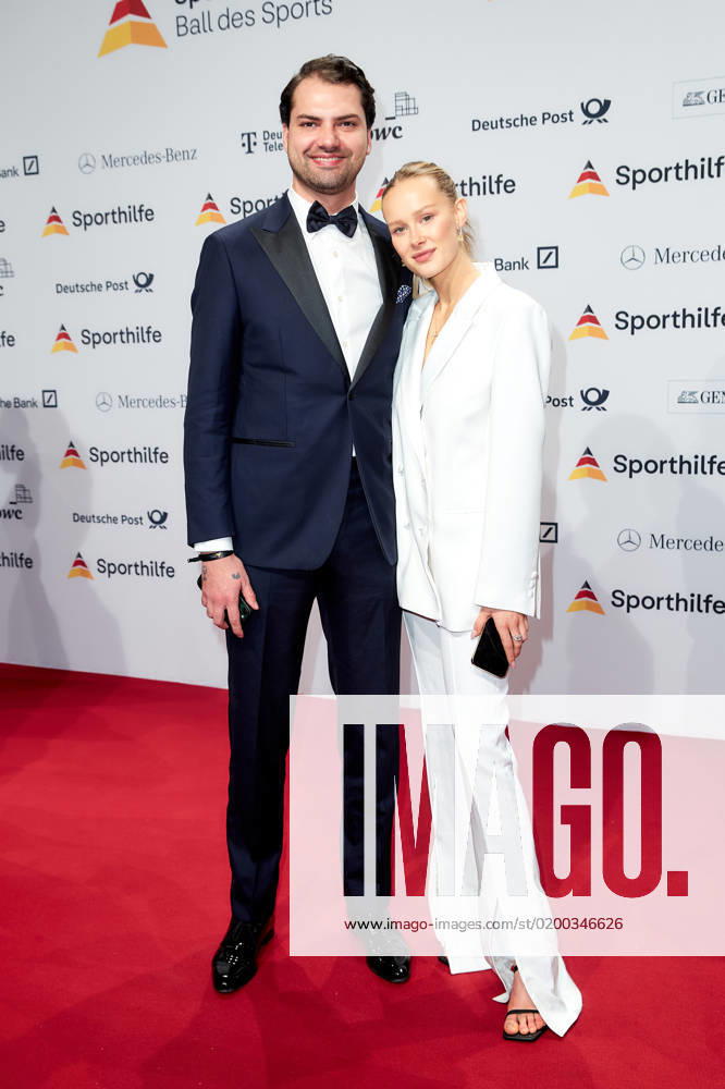 52. Ball des Sports Jimi Blue Ochsenknecht mit Freundin beim 52. Ball des Sports in der Festhalle in Frankfurt am Main.