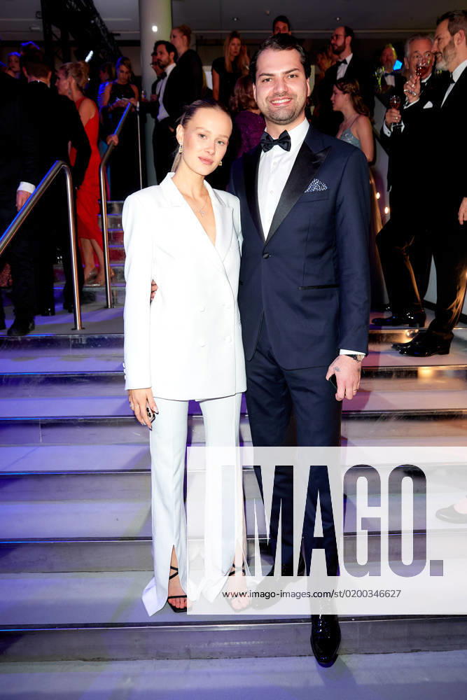 52. Ball des Sports Jimi Blue Ochsenknecht mit Freundin beim 52. Ball des Sports in der Festhalle in Frankfurt am Main.