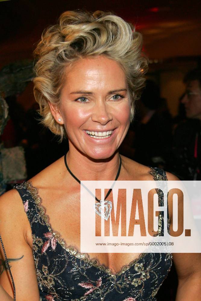 Claudia Effenberg, Ehefrau von Stefan Effenberg (Deutschland) gut gelaunt bei der Premiere zum Musical - Dirty Dancing - Das Original Live On Stage - in der Neuen Flora Hamburg Herren Premieren 2006, Musicalpremiere, Musicalpremieren Porträt Hamburg