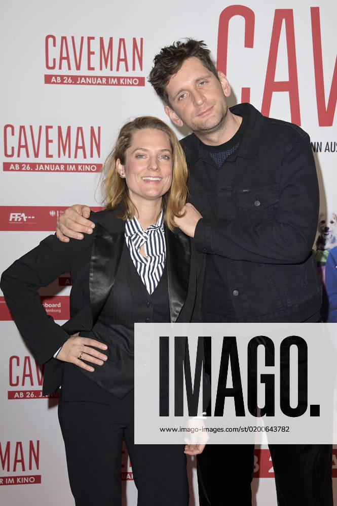 Marie Burchard mit Ehemann Sebastian Schwarz bei der Premiere des Kinofilms Caveman im Zoo Palast. Berlin