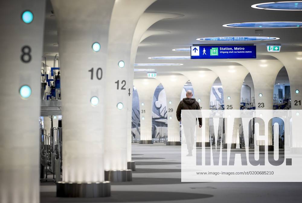 AMSTERDAM - The new bicycle parking at Amsterdam Central. The new Stationsplein parking facility has room for 7,000 bicycles. The bicycle shed was built under water and is connected underground to the metro and station hall. ANP KOEN VAN WEEL netherlands out - belgium out