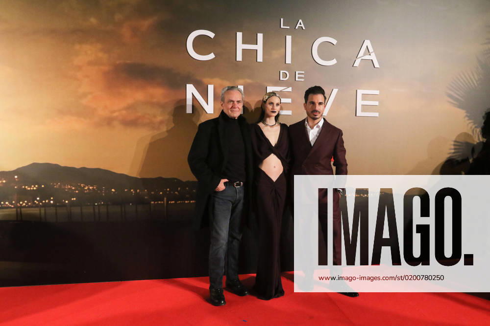 Bilder des Jahres 2023, Entertainment 01 Januar Entertainment Themen der Woche KW04 January 25, 2023: January 25, 2023 (Malaga)Malaga dresses up for the preview of La chica de nieve , by Netflix The author of the original novel, the Malaga-born Javier Castillo, has been wrapped up in the entire cast of the series and many friends in his homeland.Milena Smit con Jose coronado. Malaga Spain - ZUMAc161 20230125_zap_c161_019