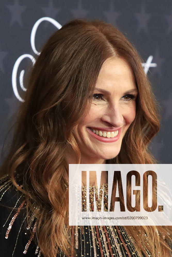 LOS ANGELES - JAN 15: Julia Roberts at 2023 Critics Choice Awards - Arrivals at the Fairmont Century Plaza on January 15, 2023 in Century City, CA Century City USA - ZUMAb170 20230115_zap_b170_324