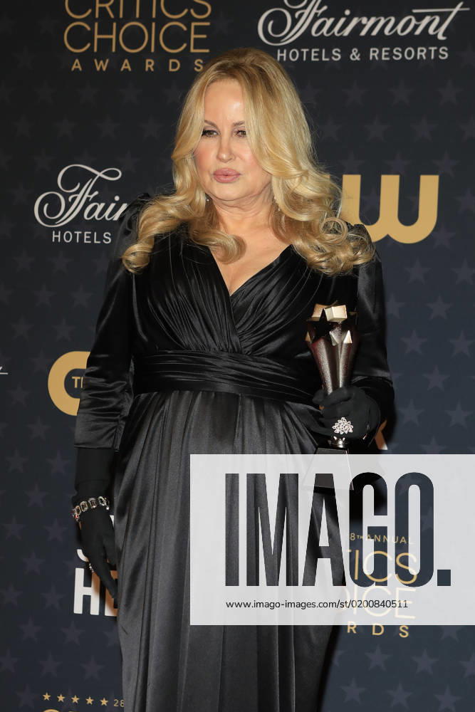 LOS ANGELES - JAN 15: Jennifer Coolidge at 2023 Critics Choice Press Room at the Fairmont Century Plaza on January 15, 2023 in Century City, CA Century City USA - ZUMAb170 20230115_zap_b170_203