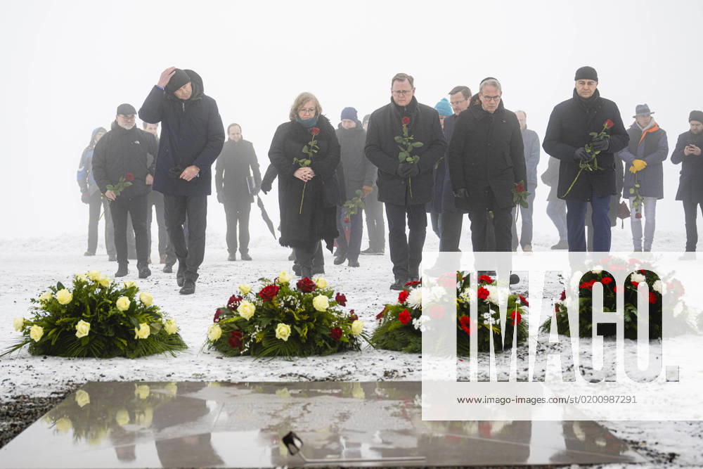 GEDENKEN AN DIE OPFER DES NATIONALSOZIALISMUS IN DER GEDENKSTÄTTE BUCHENWALD 27 01 2023 - Buchenwald: Gedenken an die Opfer des Nationalsozialismus am 27. Januar 2023 in der Gedenkstätte Buchenwald. Dorothea Marx (SPD), Ministerpräsident Bodo Ramelow (DIE LINKE), der Thüringer Minister für Inneres und Kommunales Georg Maier (SPD) und Weimars Oberbürgermeister Peter Kleine. _________________
