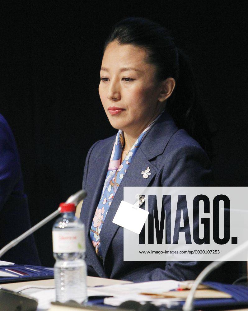 (150609) -- LAUSANNE, June 9, 2015 -- Olympic champion Yang Yang reacts at the presentation of Beijing Candidate City s bid for the 2022 Winter Olympic Games Olympische Spiele Olympia OS at the IOC Museum in Lausanne, Switzerland, on June 9, 2015. ) (SP)SWITZERLAND-LAUSANNE-2022 WINTER OLYMPICS ZhouxLei
