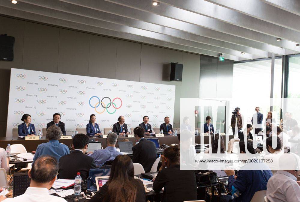 (150609) -- LAUSANNE, June 9, 2015 -- A general view shows the China Beijing 2022 Winter Olympics bid delegation groups at the press conference PK Pressekonferenz after presentation of Beijing Candidate City s bid for the 2022 Winter Olympic Games Olympische Spiele Olympia OS at the IOC Museum in Lausanne, Switzerland, on June 9, 2015. ) (SP)SWITZERLAND-LAUSANNE-2022 WINTER OLYMPICS XuxJinquan