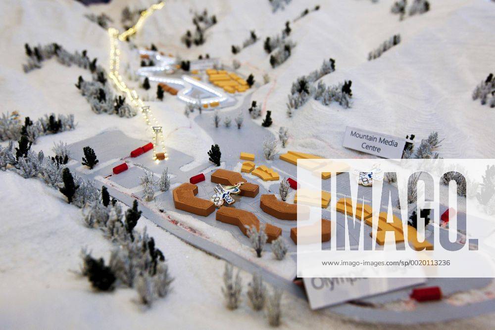(150610) -- LAUSANNE, June 10, 2015 -- This photo shows a sandbox model at the expo of Beijing Candidate City s bid for the 2022 Winter Olympic Games Olympische Spiele Olympia OS at the Palace hotel in Lausanne, Switzerland, on June 10, 2015. ) (SP)SWITZERLAND-LAUSANNE-2022 WINTER OLYMPICS-EXPO ZhouxLei
