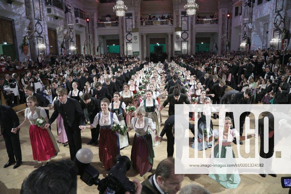 Wiener Hofburg, 100. JÄGERBALL, Wiener Ball vom Grünen Kreuz im Bild: -Eröffnung i Festsaal, -Debütanten, 100. JÄGERBALL